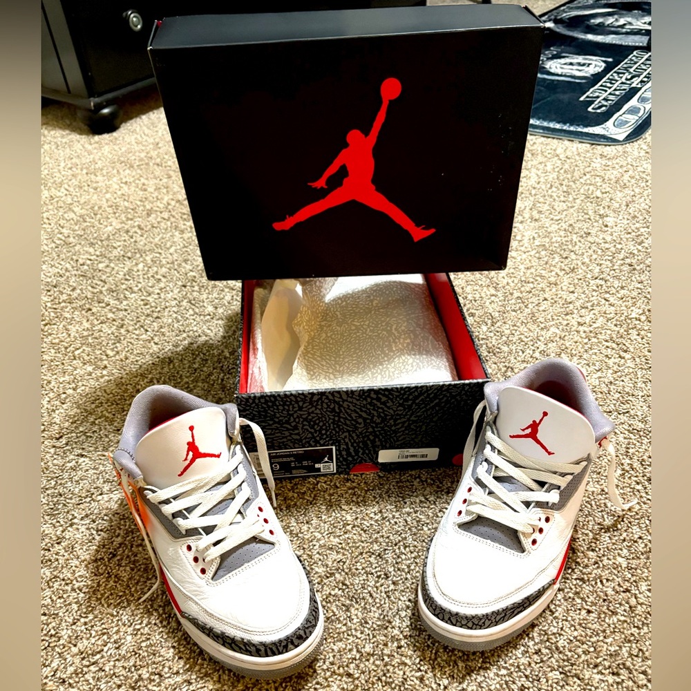 barely used jordan 3’s fire red size 9 want gone asap